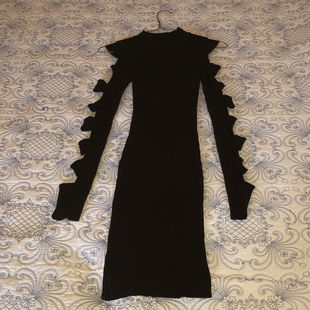 VENUS Elegant Black Ruffle Sleeve Dress